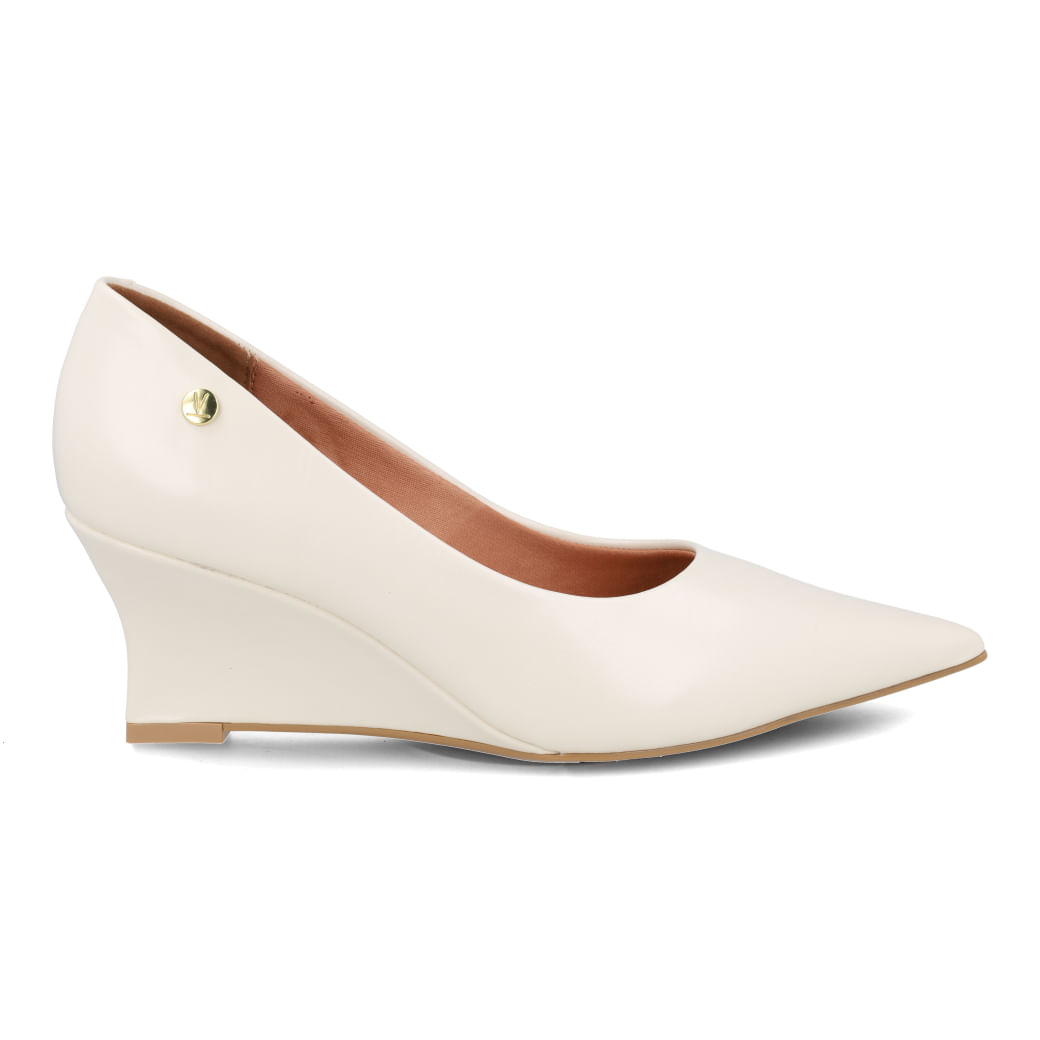 Scarpin feminino branco off da Vizzano com salto grosso e detalhe metalizado